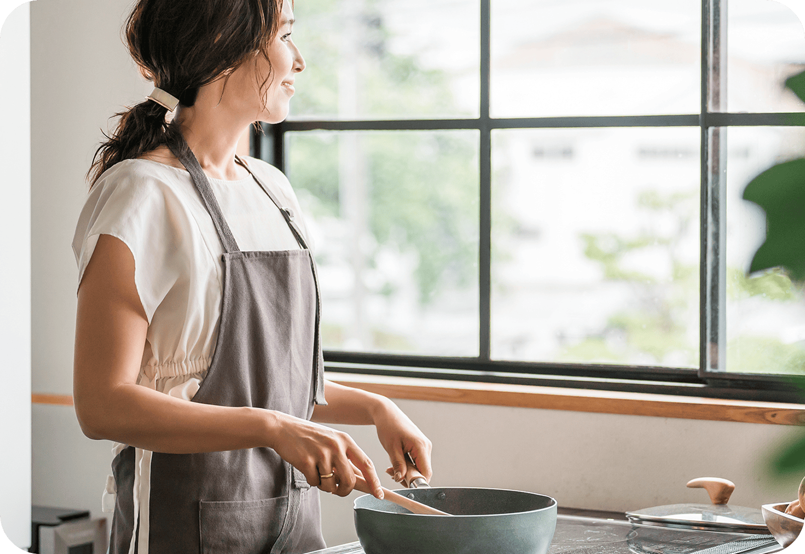 忙しくても、家族の栄養バランスを整えたい私の味方です。普段の食事にさっと加えるだけで、美容にうれしい成分と、家族の健康に役立つ栄養を手軽にプラスできるのが助かっています。主人も子どもも「美味しい」と言って食べてくれています。日本製なので安心して家族で使えます。